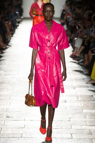 Look 17
